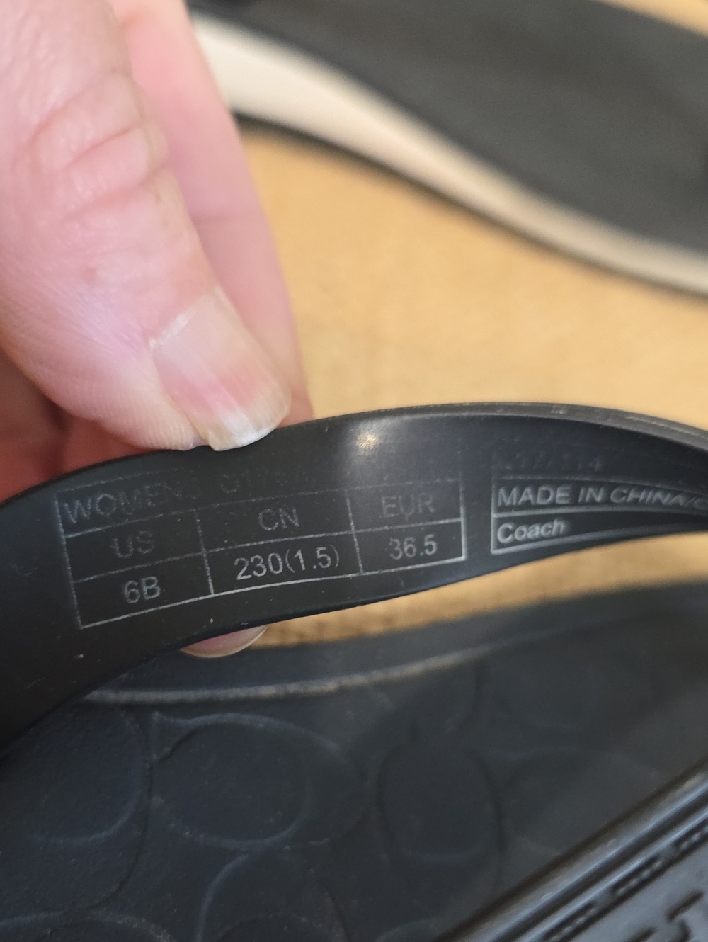 Black Flip Flops - Picture 5 of 5